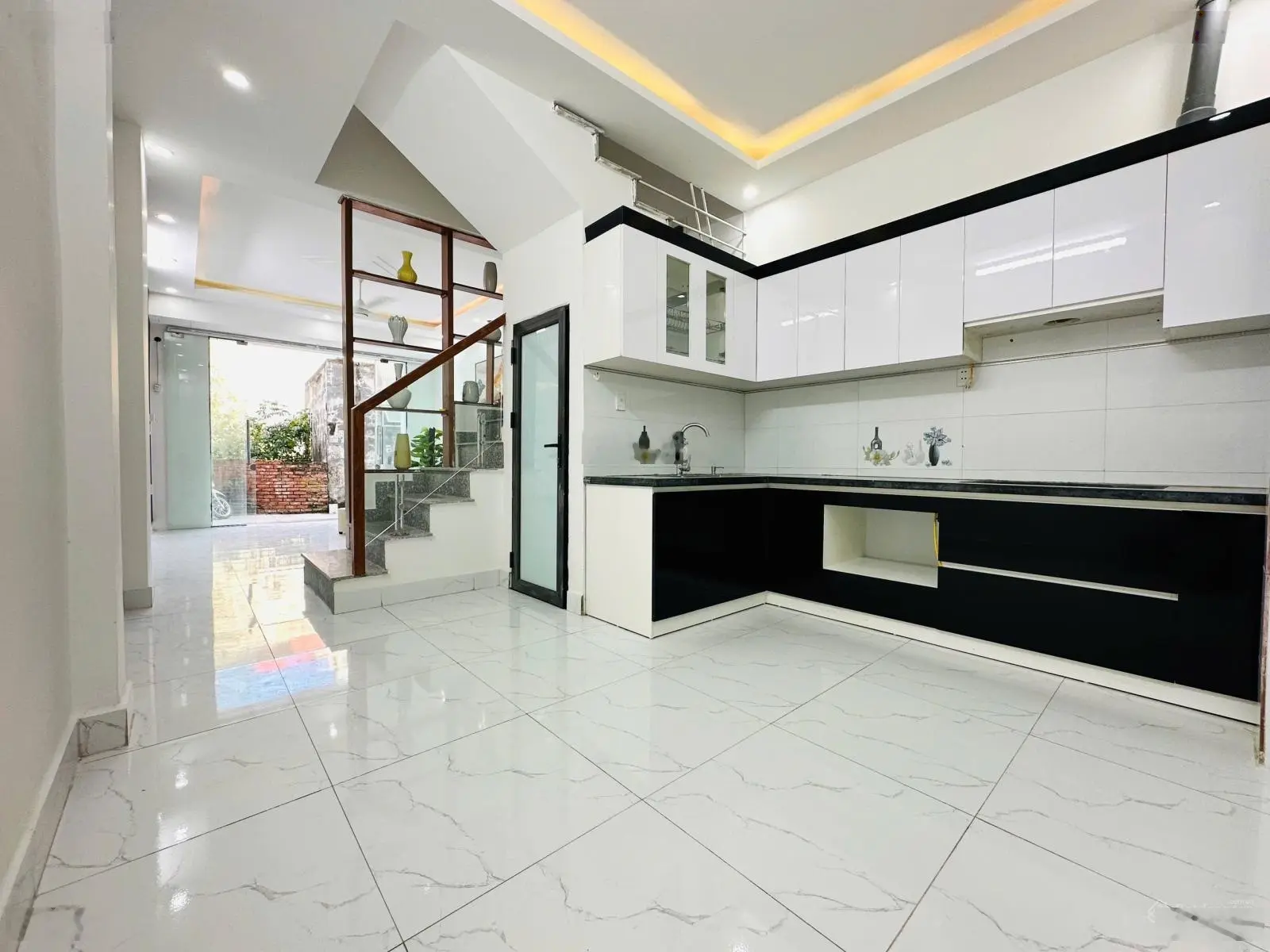 Bán nhà 4 tầng đường Đồng Hoà - Kiến An sau nhà mặt đường ô tô đỗ ngày đêm