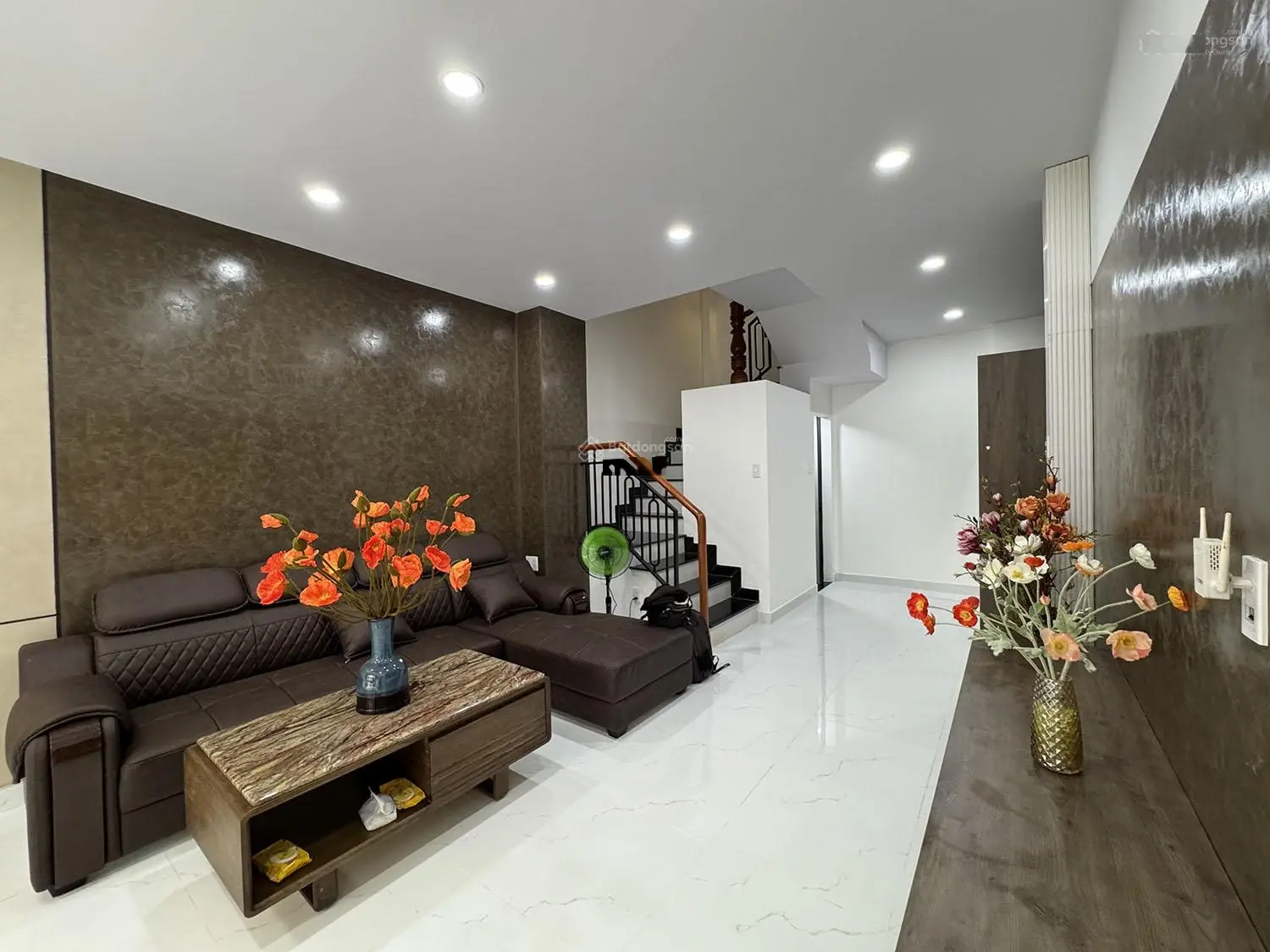 Nhà phố 3 lầu thiết kế Singapore đẹp lung linh full nội thất cao cấp hẻm xe hơi Khu VIP Quang Trung