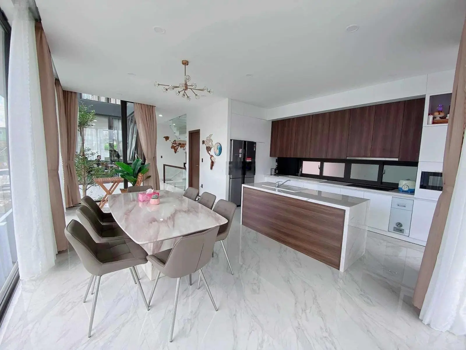 Villa mới đẹp mặt tiền Lý Nam Đế 176m2 ngang 8m 3 tầng đã hoàn công cách trung tâm chỉ 2,5km