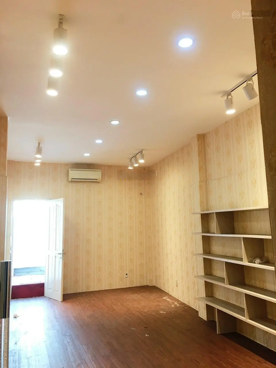 Bán nhà góc 2 mặt tiền ngày ngã tư tư đường Sư Vạn Hạnh với Ba Tháng Hai