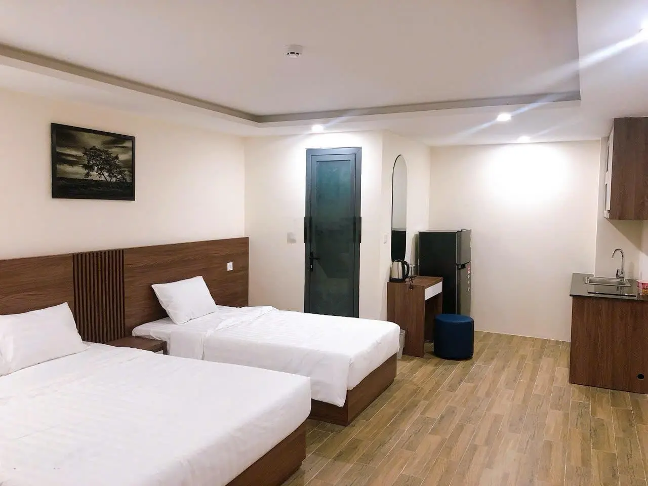 Bán khách sạn trung tâm TP. Nha Trang, 104m2 đất, 10 tầng nổi & 1 bán hầm, giá 32 tỷ đồng