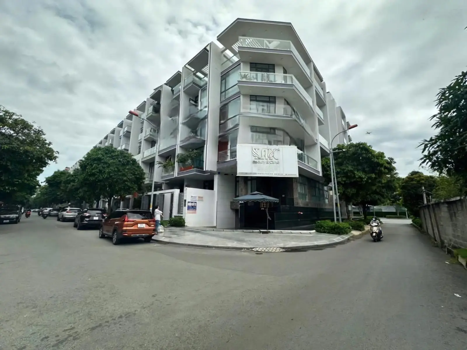 Căn góc 2 mặt tiền Nguyễn Thị Nhung, Vạn Phúc City, DT 181,1m2 dòng tiền 70tr/th - 30tỷ - Thật 100%
