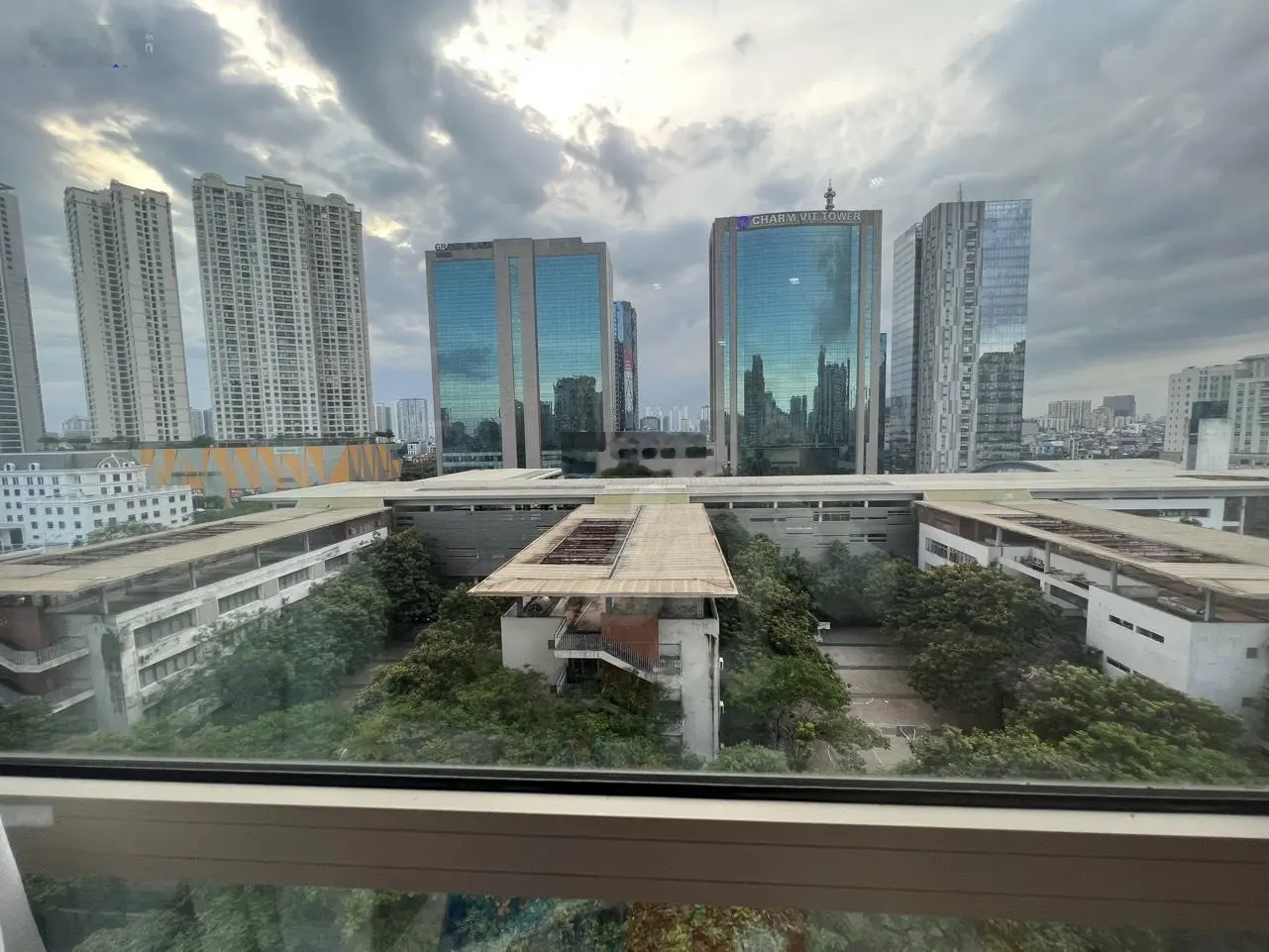 Chính chủ cần bán gấp căn 3 ngủ 168m2 tầng trung view trường Amsterdam. Giá cực tốt 100 triệu/m2