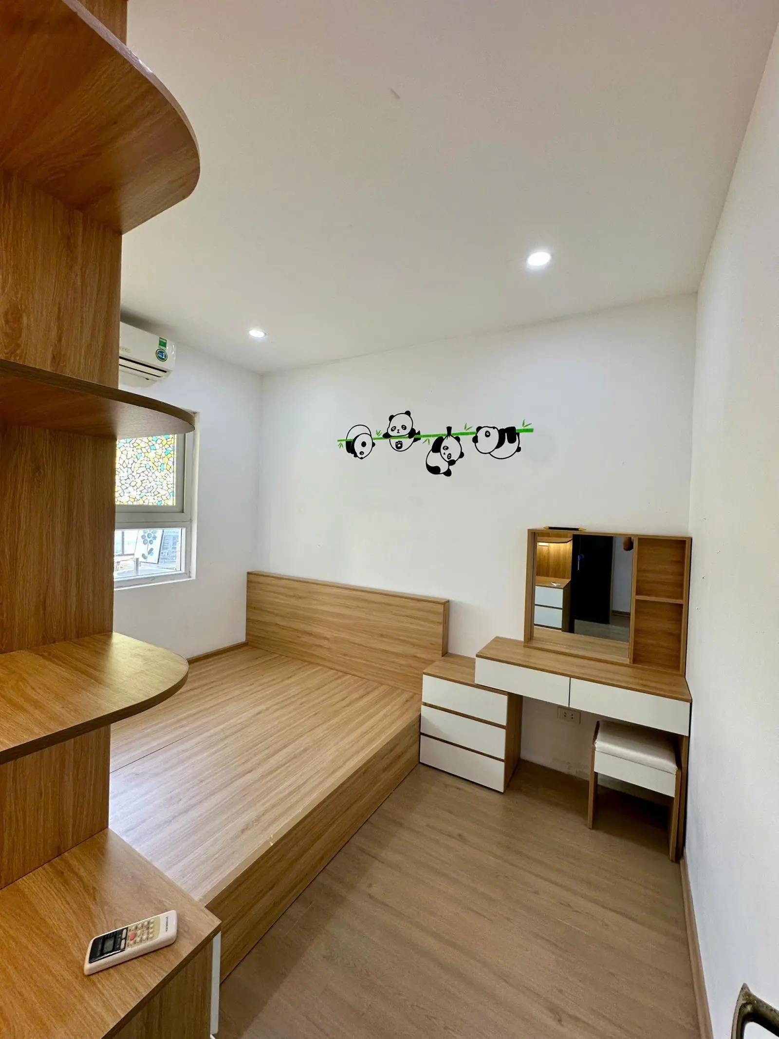 Bán gấp căn hộ 2N - 65m2 KVKL - Đầy đủ nội thất mới cứng - Sổ đỏ chính chủ - View thoáng vĩnh viễn