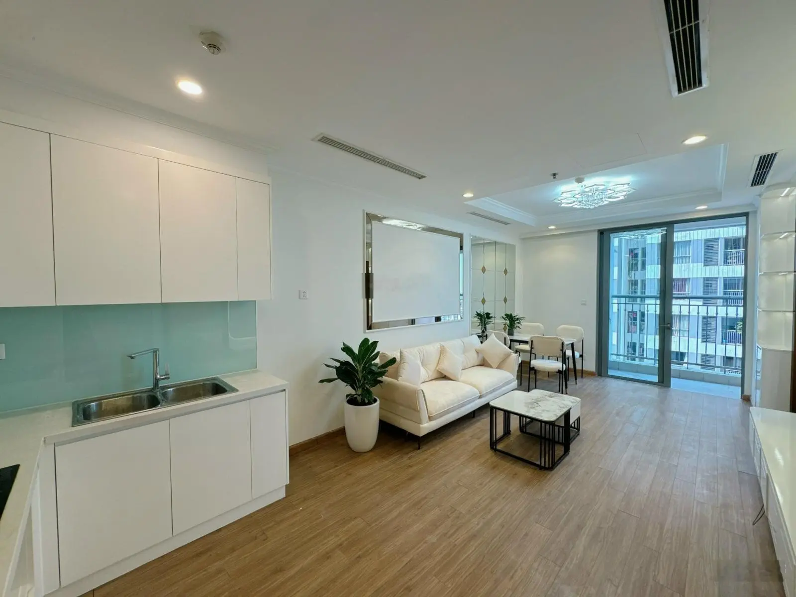 NHÀ ĐẸP NHƯ HÌNH 100%! Căn hộ 2 ngủ 73m2 FULL ĐỒ ĐẸP-SẴN SỔ tầng trung giá 6.7 tỷ tại Times City