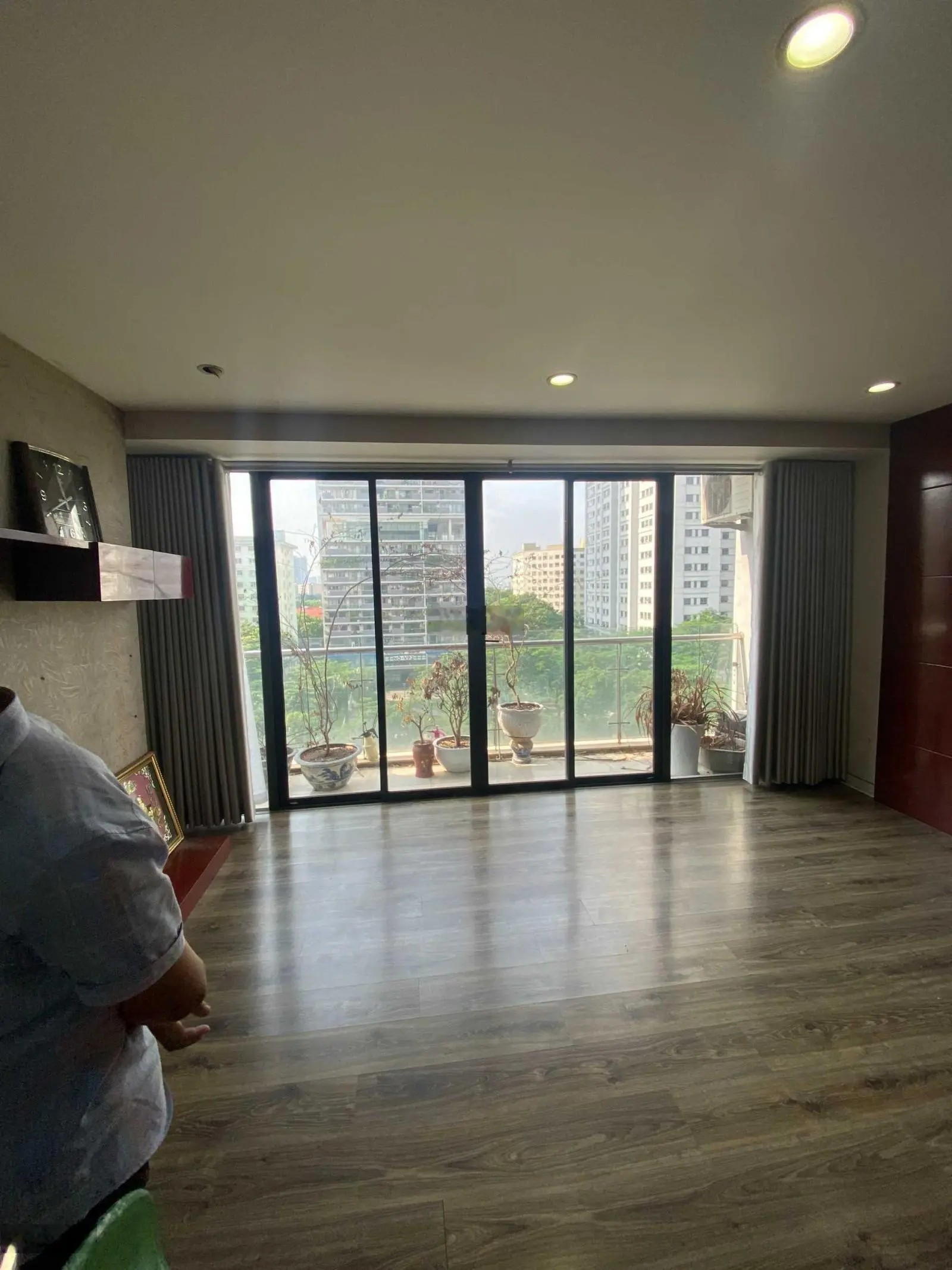 Chính chủ gửi bán căn hộ vp4 bán đảo Linh Đàm DT 144,9m2 LH 0857 999 ***