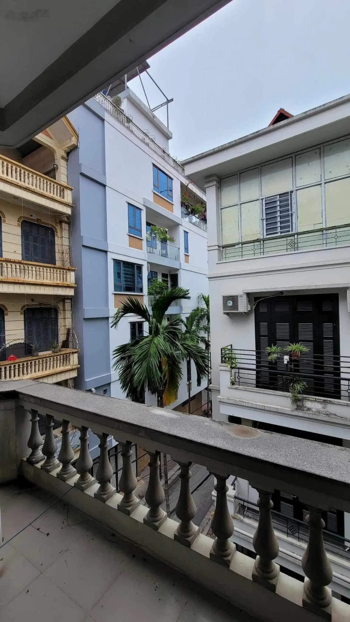 Bán nhà Hoàng Cầu đằng sau Quận Uỷ ĐĐ - căn góc 75m x 5tầng. Khu VIP - nhà vô cùng lộc. Chào 33,5tỷ