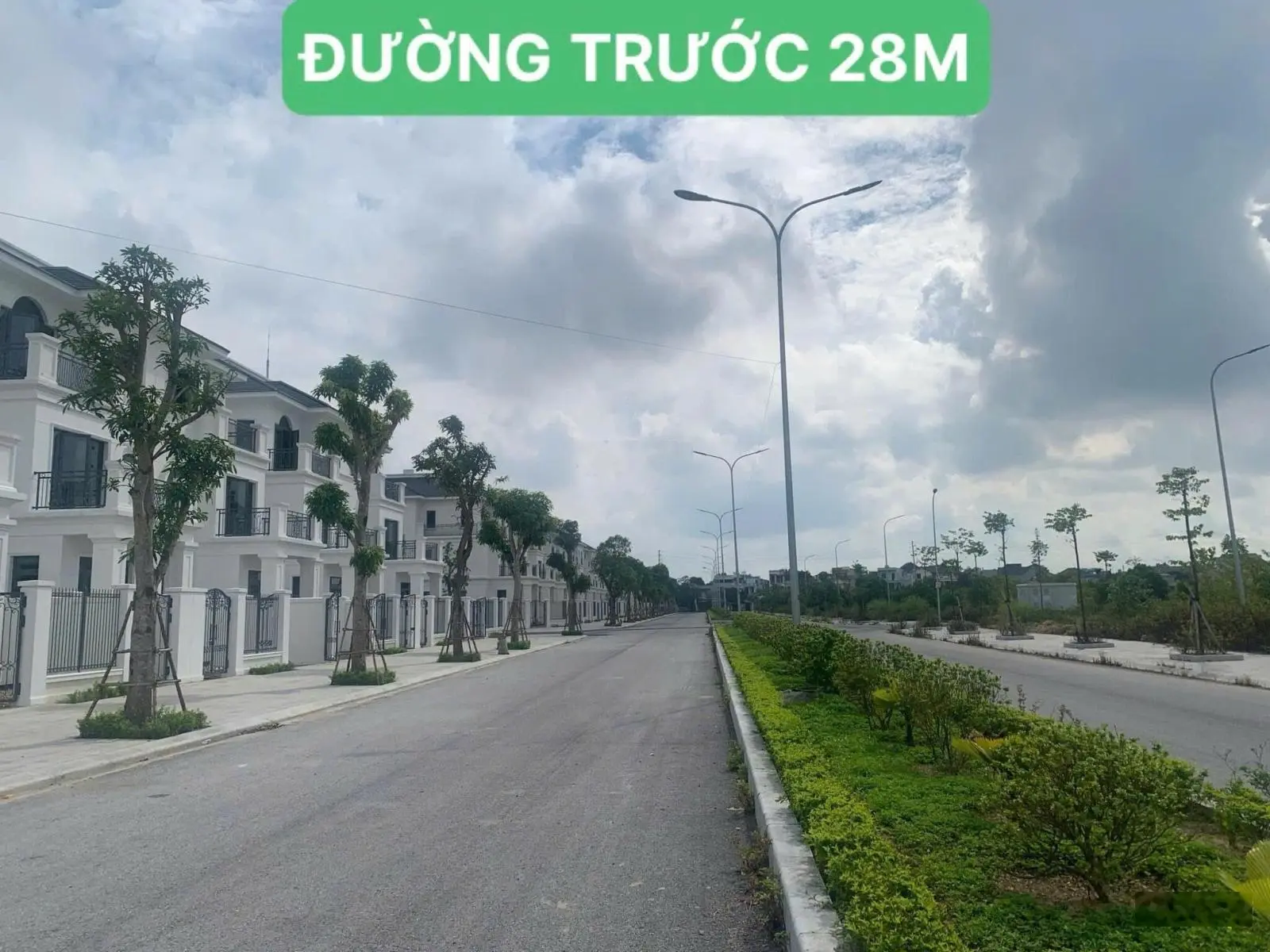 Bán biệt thự hướng Đông Nam duy nhất, diện tích 212.6m2, 3 tầng 367m2 sàn gần Sông Mã, đường 28m