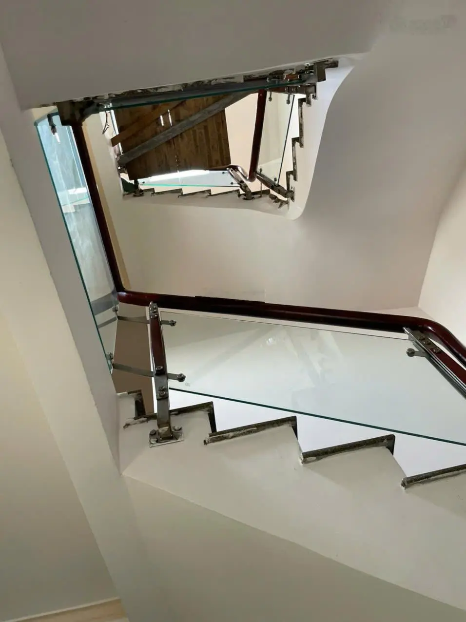 Bán nhà mặt tiền Lê Thị Hà, DT 156m2 thổ cư, 4 tầng, giá 10.45 tỷ