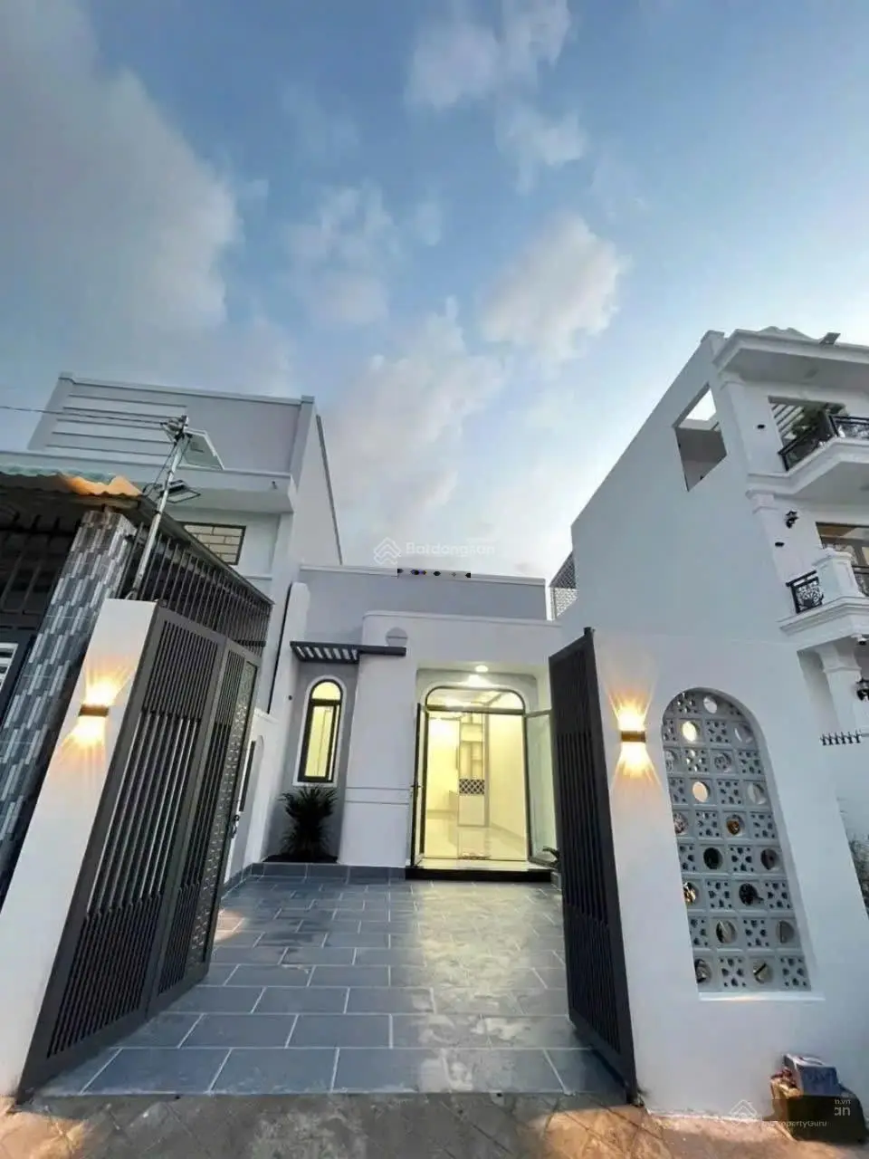 Chủ nhà ra nước ngoài, bán nhà đẹp Hoàng Phan Thái (100m2)