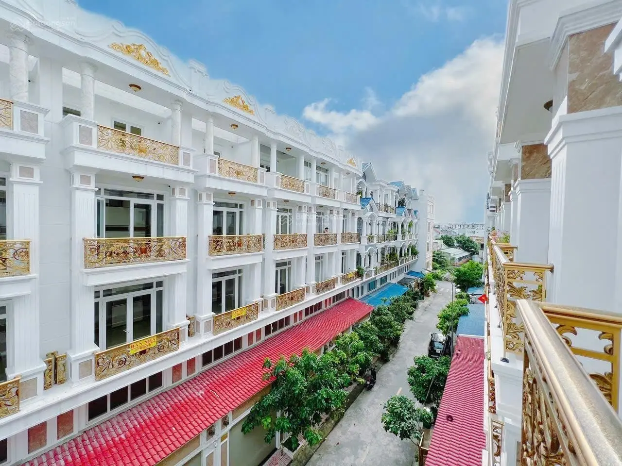 Dãy nhà phố cực đẹp ngay cổng Vạn Phúc City - đường 10 mét có vỉa hè