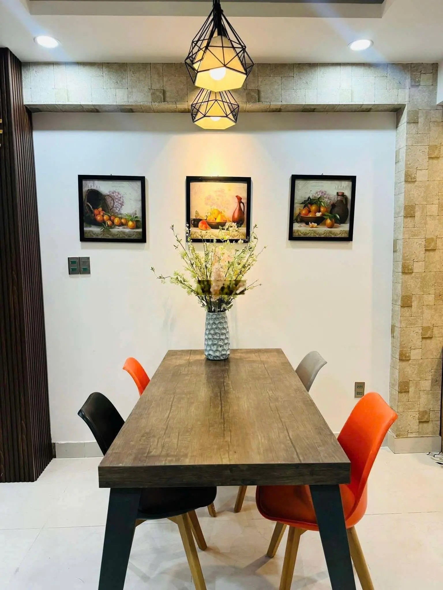 Bán nhà 3 tầng khu dân trí cao, đầy đủ công năng, nhà đẹp y hình, full nội thất, có bớt