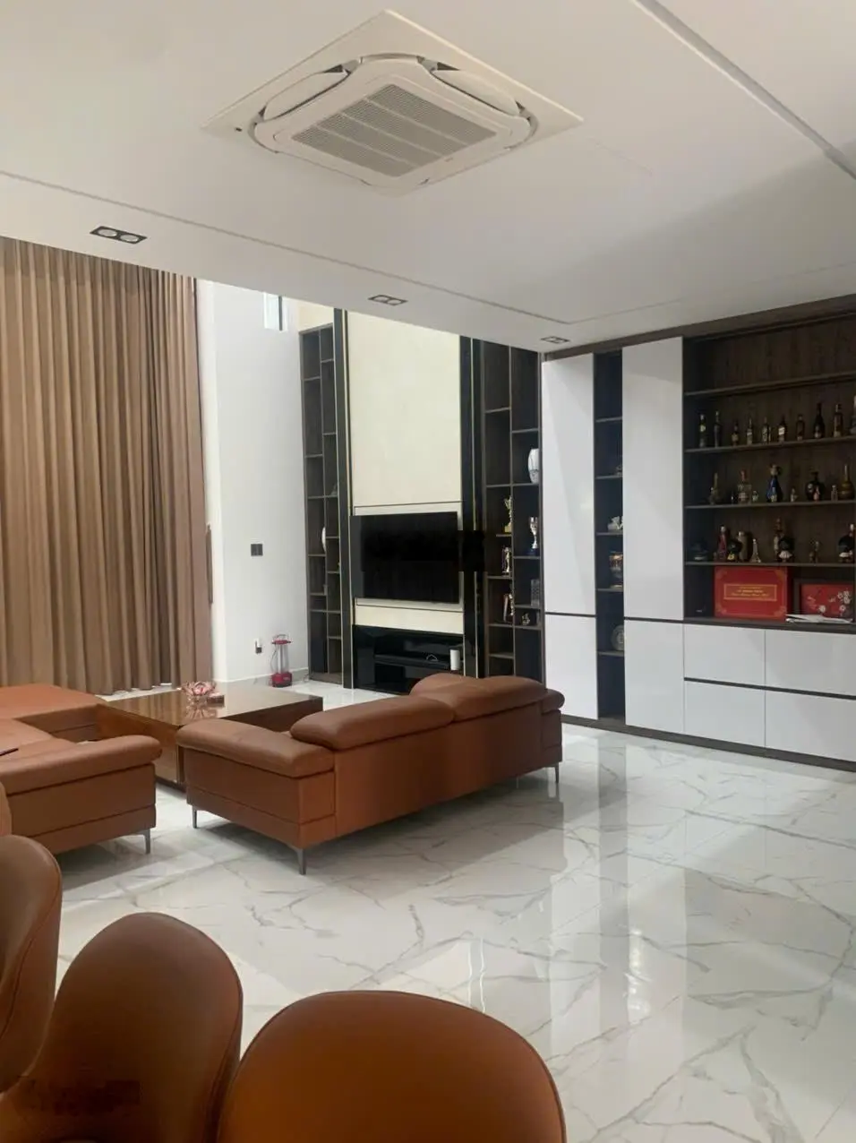 Kẹt vốn, cần tiền, bán nhanh căn biệt thự Đẹp, Cao cấp Galleria Nhà Bè sát bên Quận 7. DT 247m2
