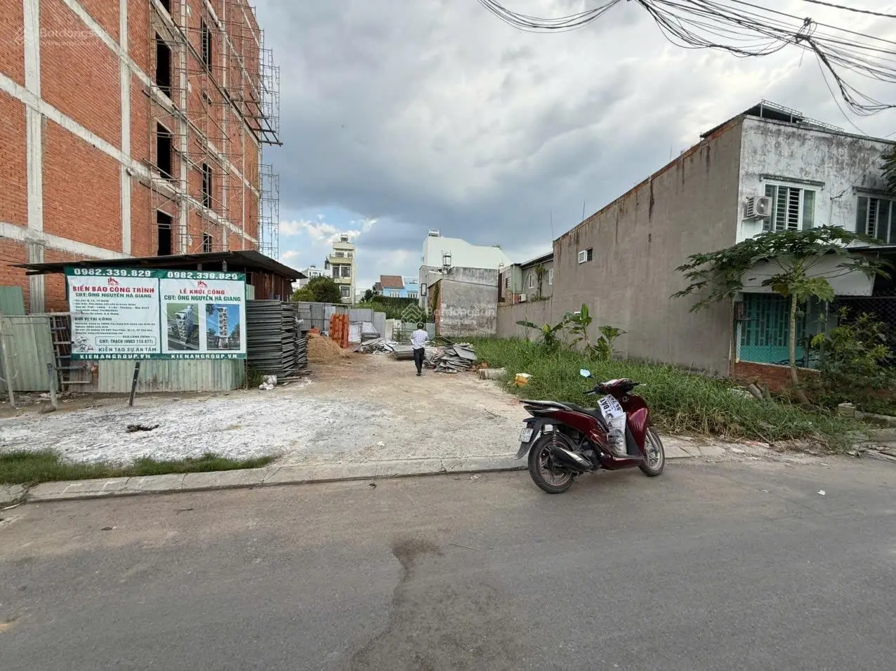 Bán đất mặt tiền hẻm 301 vườn lài thông ra sông Sài Gòn 4.2mx29m