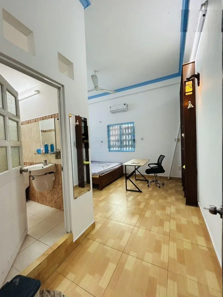 Nhà mới 4 tầng xe hơi ngủ trong ,full nội thất cao cấp, mặt tiền hẻm 6m ,đường nguyễn thị thậ
