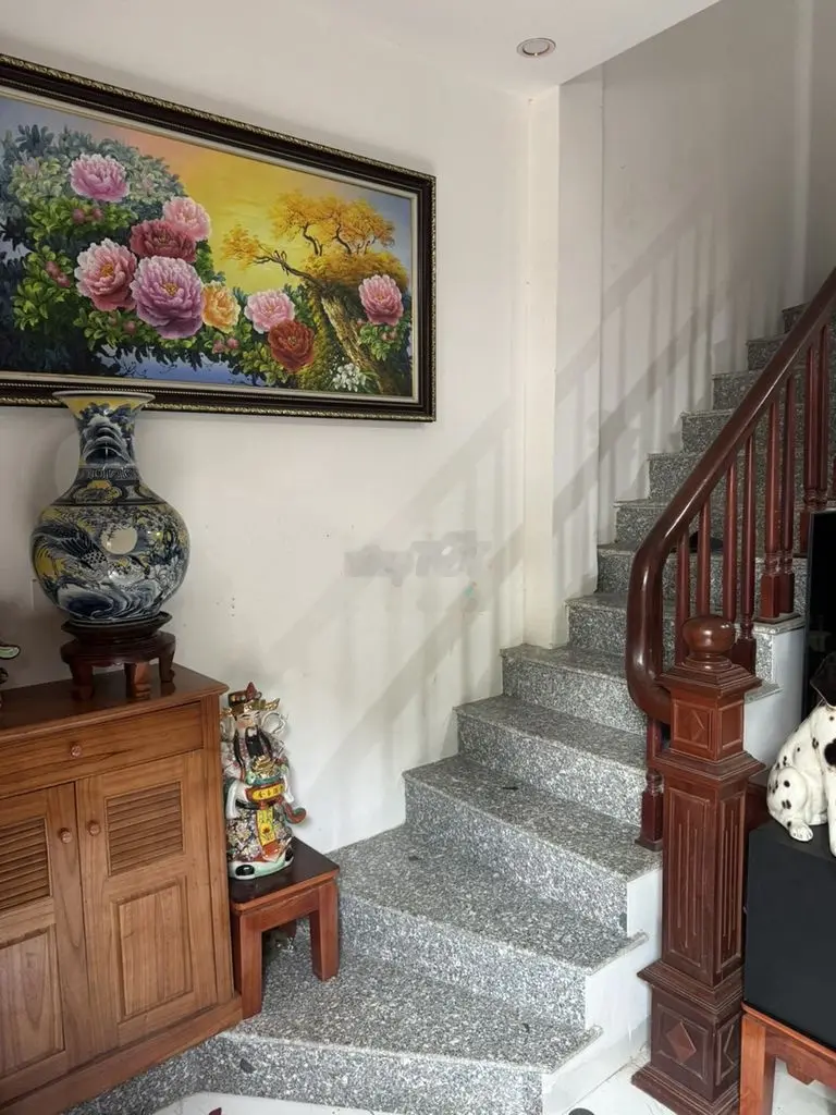 Chỉ 2,35 tỷ đã có nhà 3,5 tầng full nội thất cách ĐẠi học TDTT 500m
