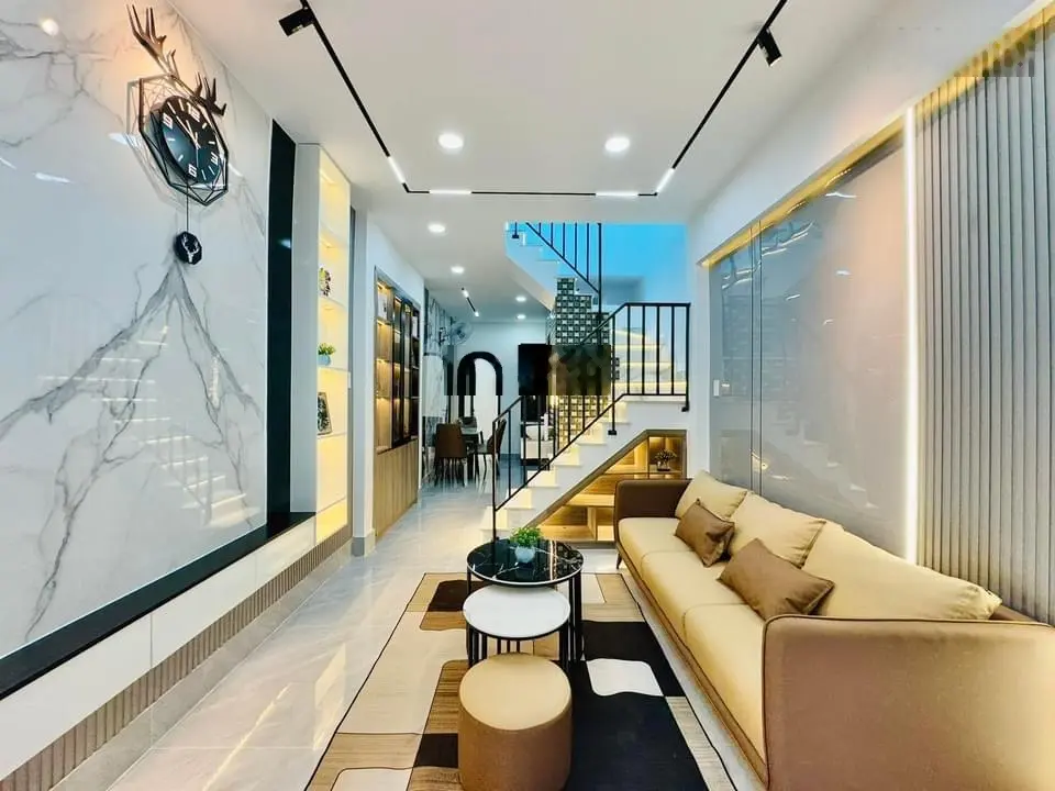 Nhà đẹp ngay trung tâm chỉ 3.65 TỶ, MT Lê Hồng Phong, phường 10, Quận 10, 3PN - 3WC, sổ hoàn công