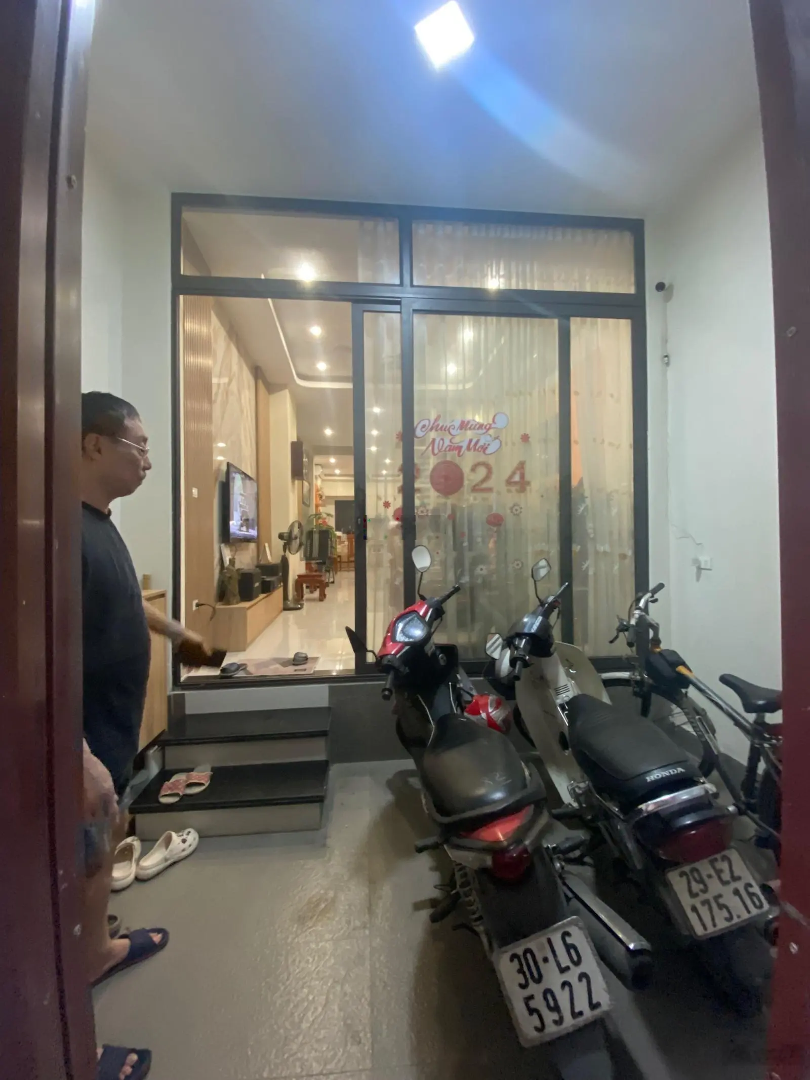 Nhà 5T lô góc nhà mới 100% phố đường Láng Nguyễn Trãi DT 52m MT 3,3m kinh doanh gần phố nhỉnh 6 tỷ