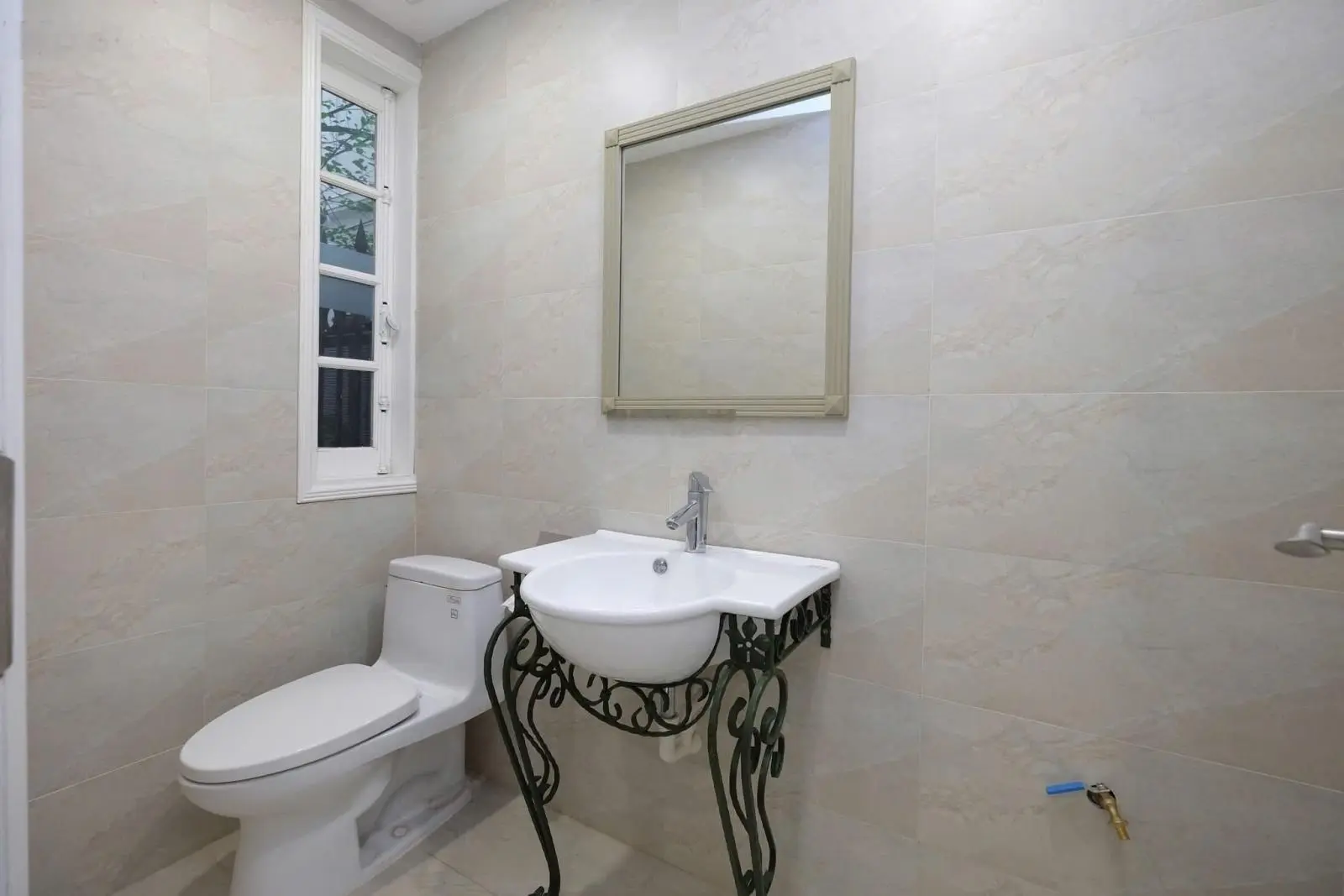Bán nhà cực đẹp ngõ 275 Âu Cơ 160m2, 4 tầng, mặt tiền 8m. Sổ đẹp, giá rẻ. Tiện ở và đầu tư giữ tiền