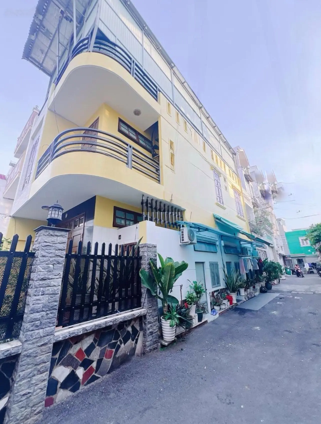Tân Mỹ Quận 7 DT 5.5*16m nhà 3 tầng 6PN (SHR) giá 8 tỉ 7