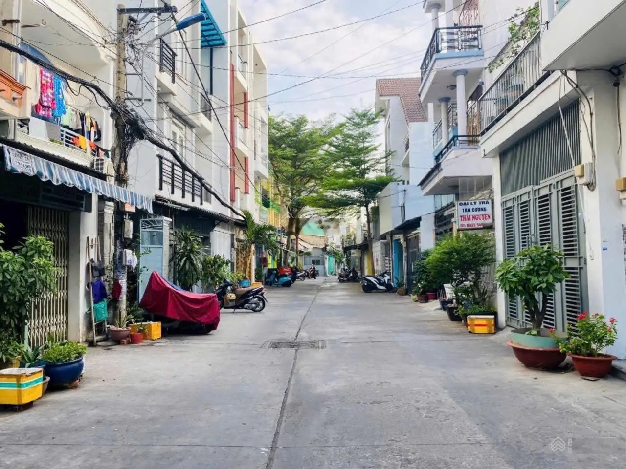Bán nhà đẹp, nội thất cao cấp và kiến trúc hiên đại thoáng. đường trước nhà 10m