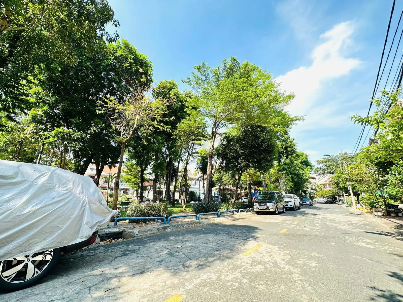 Himlam linh chiểu-nhà 1 trệt 2 lầu-đường 15m-có lề-đối diện công viên-dt:80m2-hoàn công đủ-sổ vuông