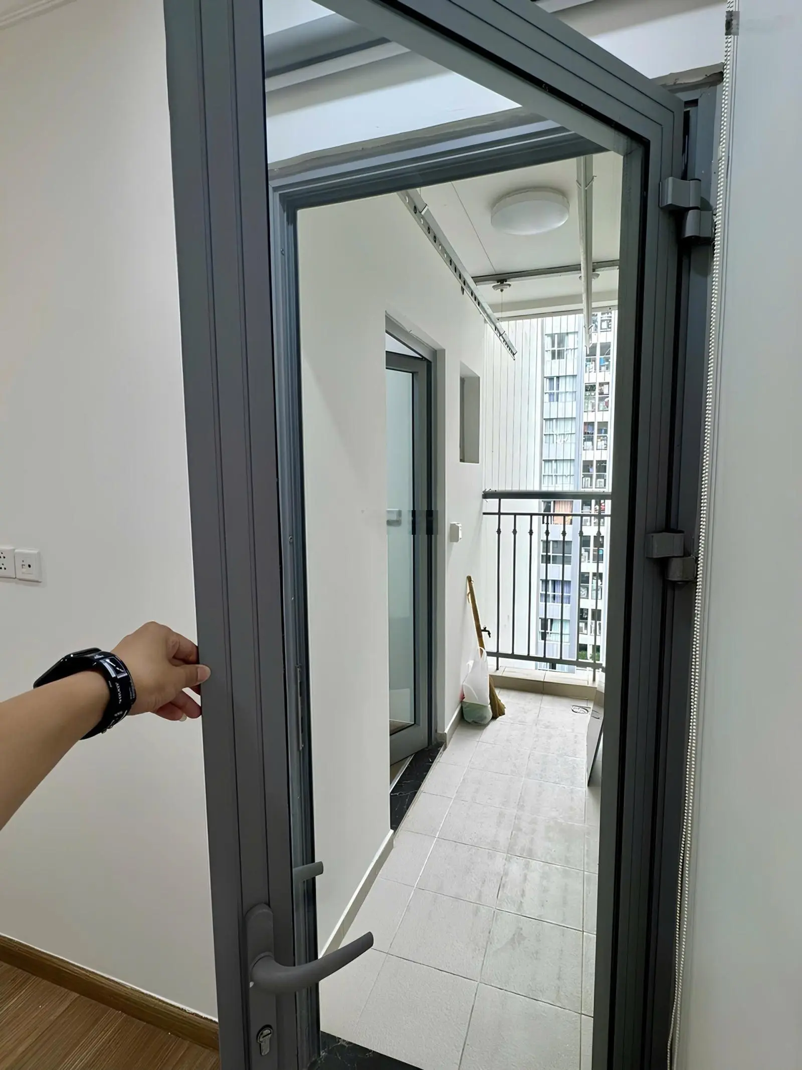 Cần bán 2 ngủ toà P10 park hill Times City vị trí trung tâm full nội thất đẹp -lh em 0908 833 ***