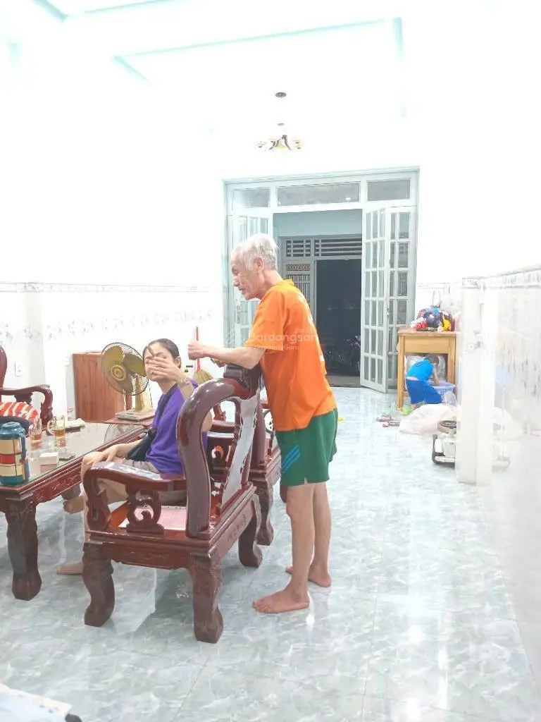 Bán nhà 3 tầng, đường 8 mét thông, diện tích 80m2. Giá 5 tỷ 100 thương lượng