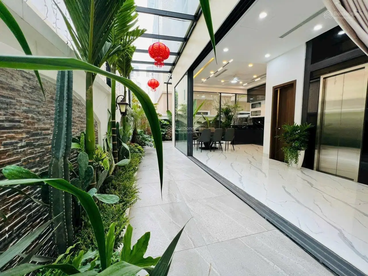 Biệt thự 120m2, 15 tỷ, (Được Vingroup cam kết cho thuê 18% / 3 năm), bàn giao nhà hoàn thiện