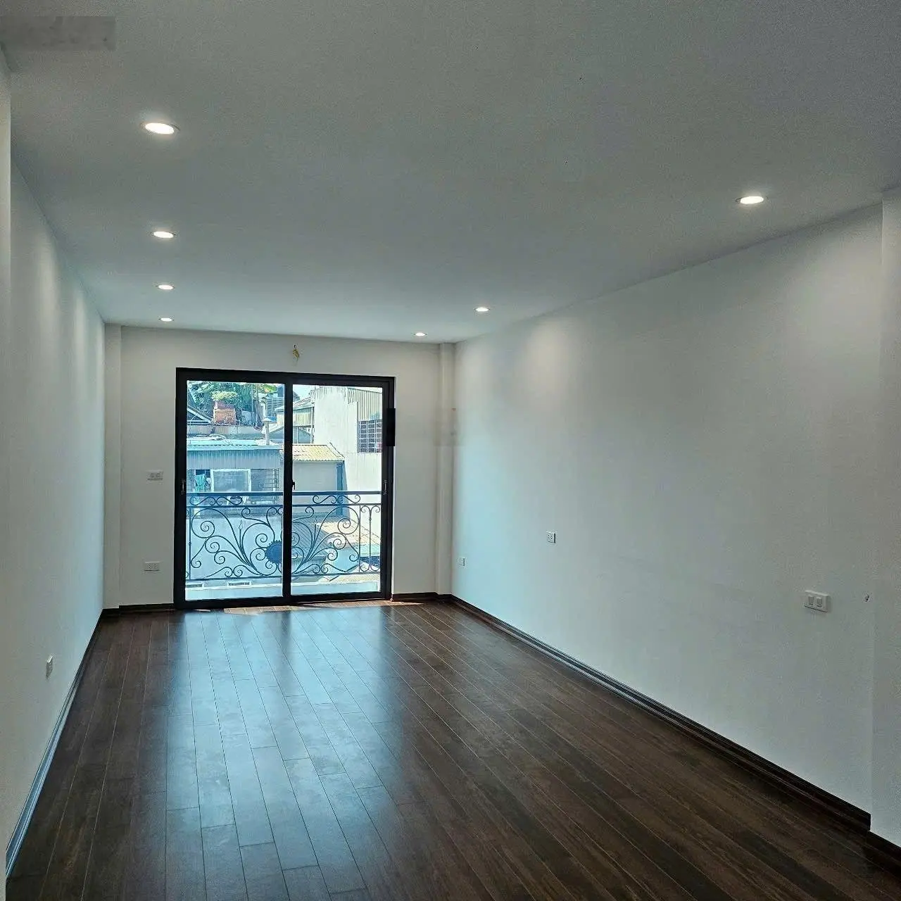 Bán nhà 46m2 6 tầng thang máy full nội thất ngõ 95 Vũ Xuân Thiều. Ngõ thông, nông cách mặt phố 20m