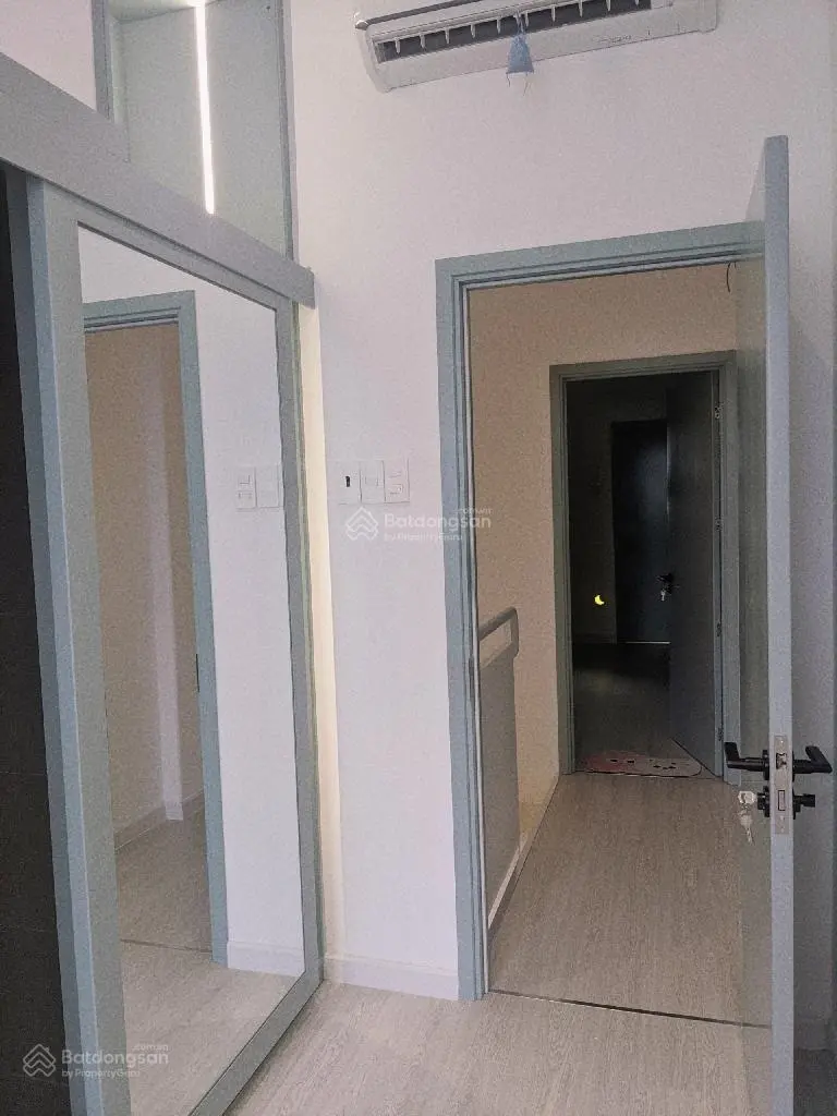 Chủ ngộp bán gấp nhà Nguyễn Văn Linh, Tân Thuận Tây Q7 80m2 4*20 - chỉ nhỉnh 6 tỉ còn thương lượng