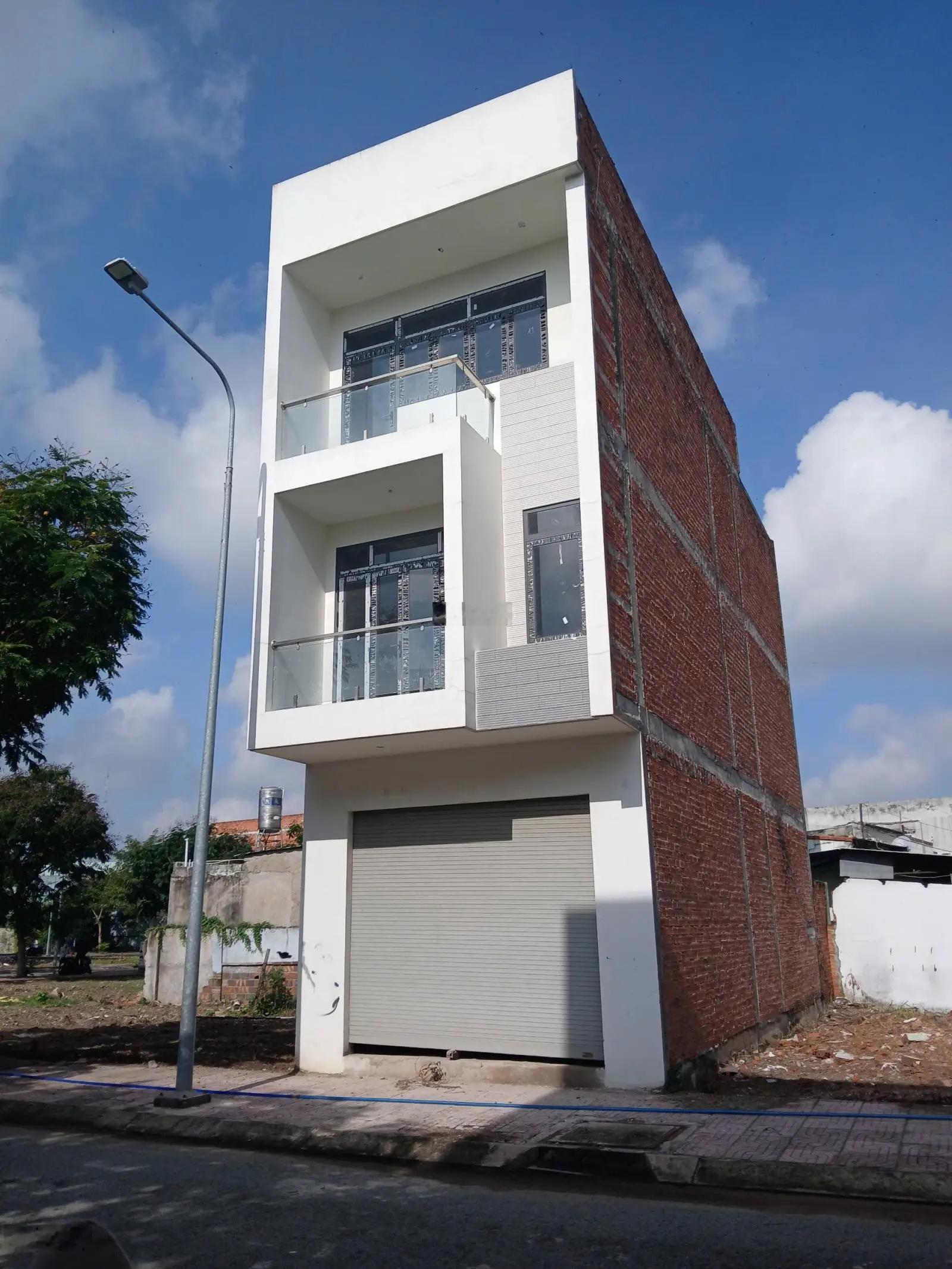Nhà mới 100% kdc thuận giao giá chỉ 3 tỷ xxx triệu
