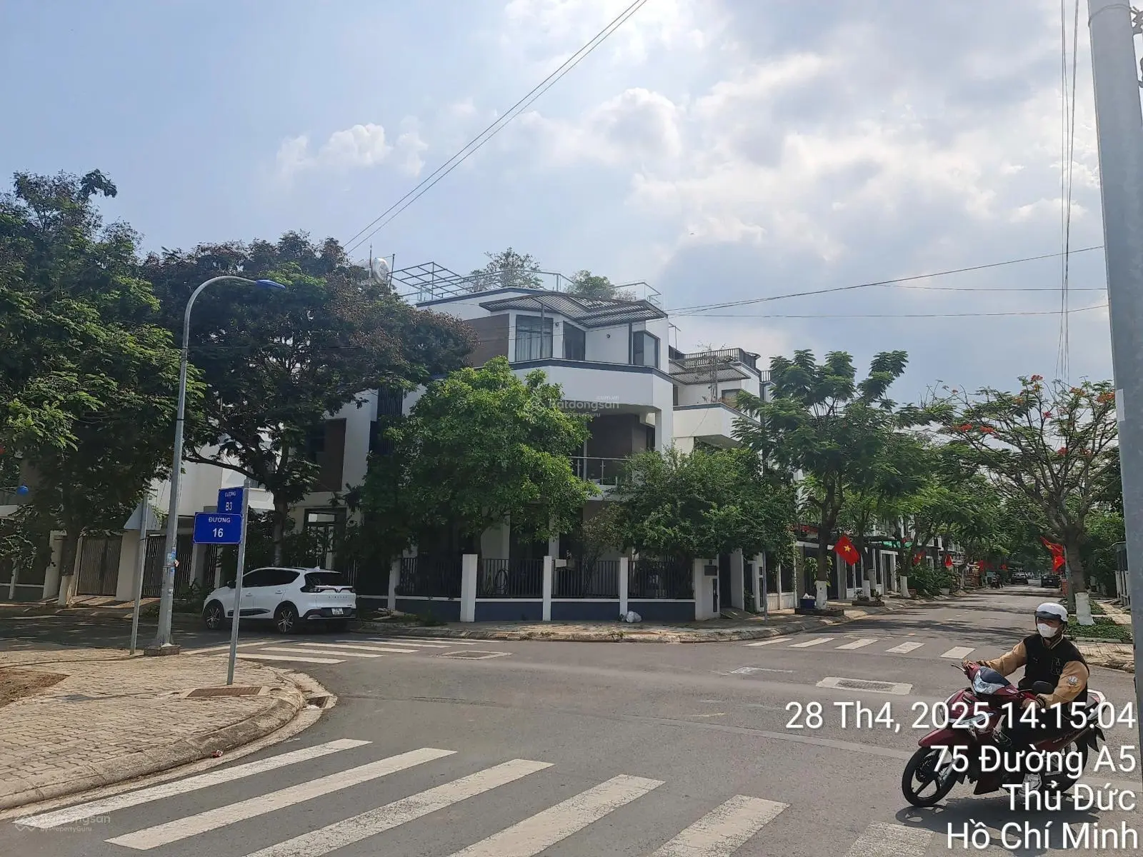 Chính chủ bán căn biệt thự view hồ Hạc Cầm, Khu đô thị Đông Tăng Long, Giá 28,5 tỷ.