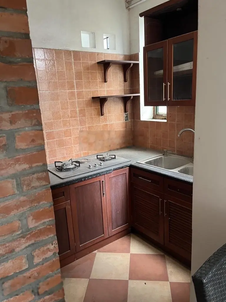Quá hiếm cực rẻ, bán nhà âu cơ, sân vườn giáp hồ - không quy hoạch, 120,5 m2, giá 14,2 tỷ