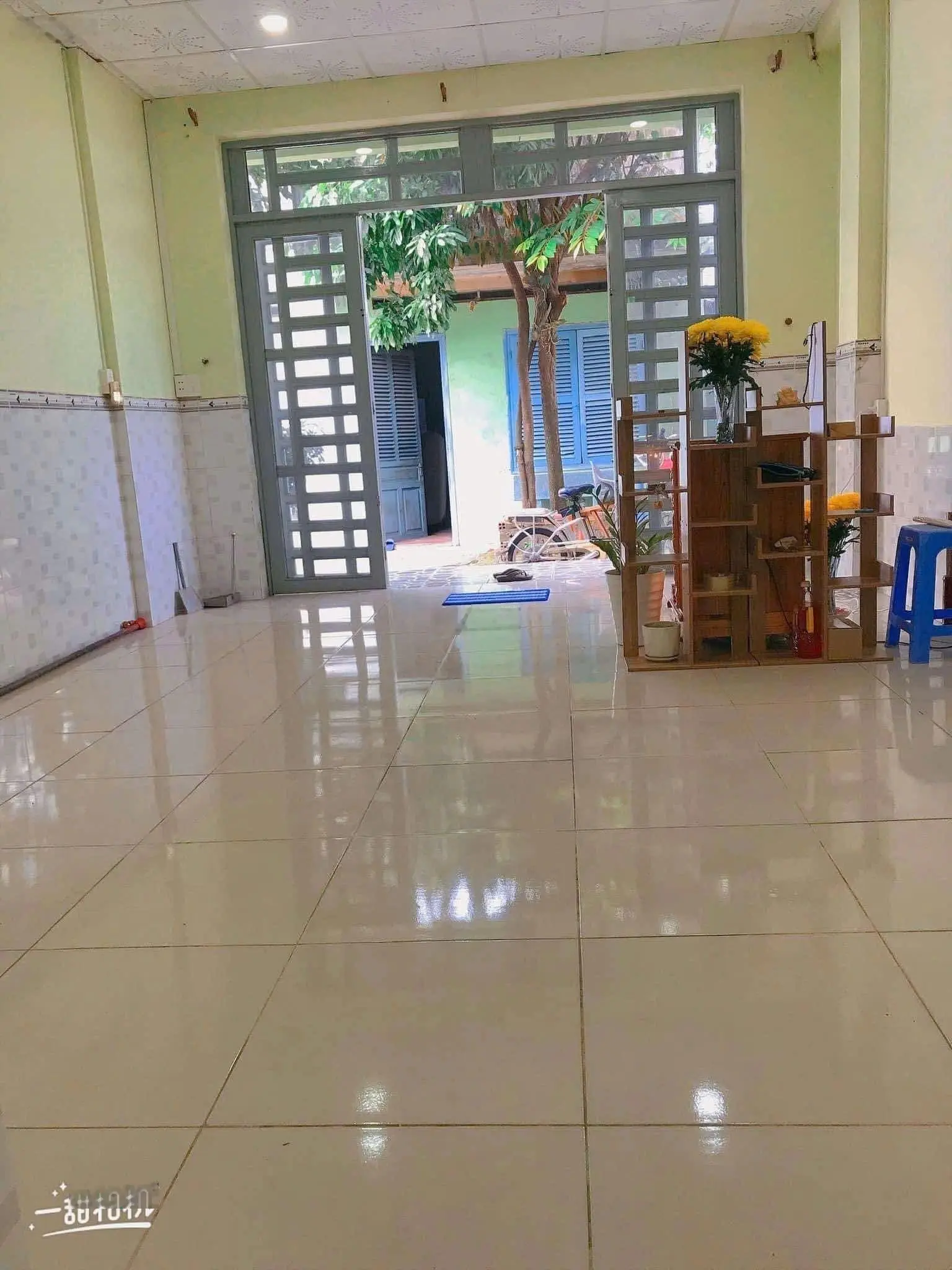 Nhà 1 trệt 1 lầu, ngay ngã tư Thủ Đức, 46m2 đất, giá chỉ 3,6 tỷ, sổ hồng riêng