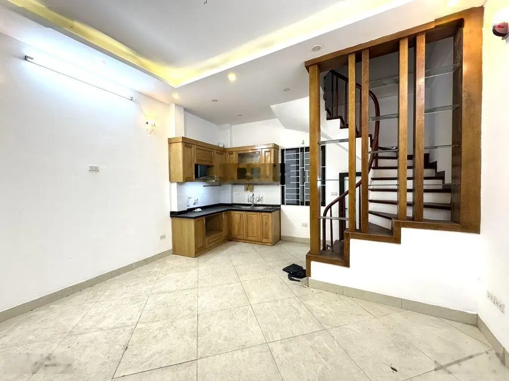 Chính chủ bán nhà Hạ Yên Quyết 20m ra mặt phố ,nhà 5 tầng đối diện CV chỉ 8 tỷ