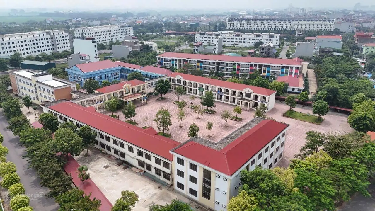Gấp quá rồi chủ cần bán gấp 1 lô đất làn 2 Vườn Sen vị trí không ai bán có 1o2 gần TTTM vòng xuyến