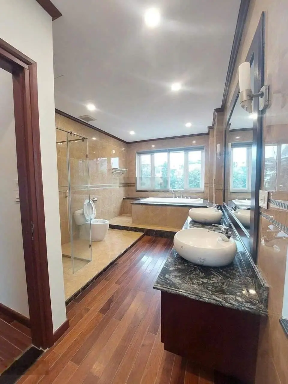 Đỉnh kịch! Biệt thự Vườn Đào - 2 mặt đường to - 252m2 - 6 tầng thang máy - 139.5 tỷ