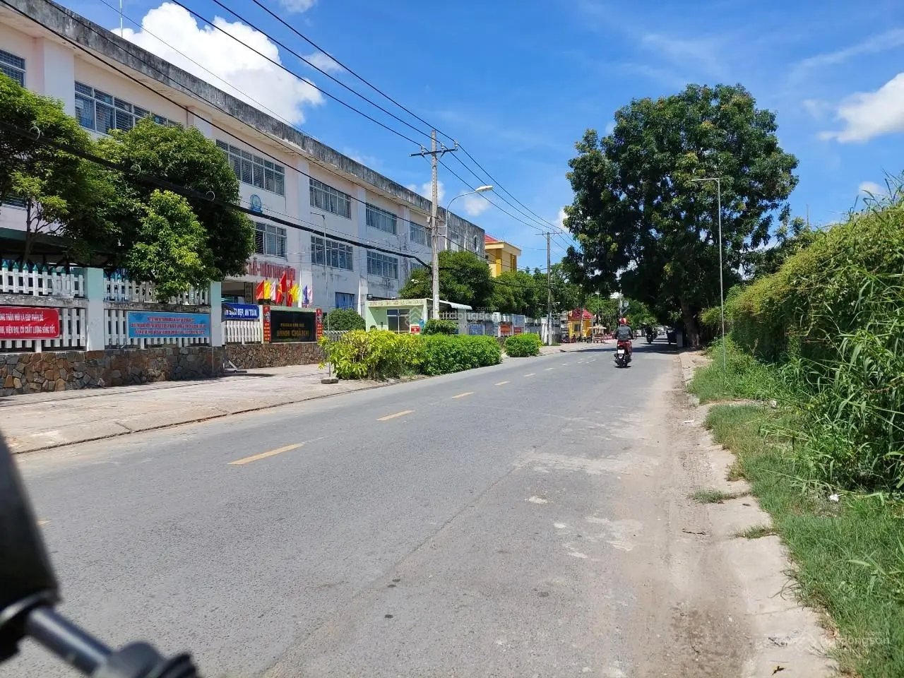 Bán đất 2,3 tỷ, diện tích 105m2 tại Trịnh Như Khuê, Xã Bình Chánh, hẻm xe hơi