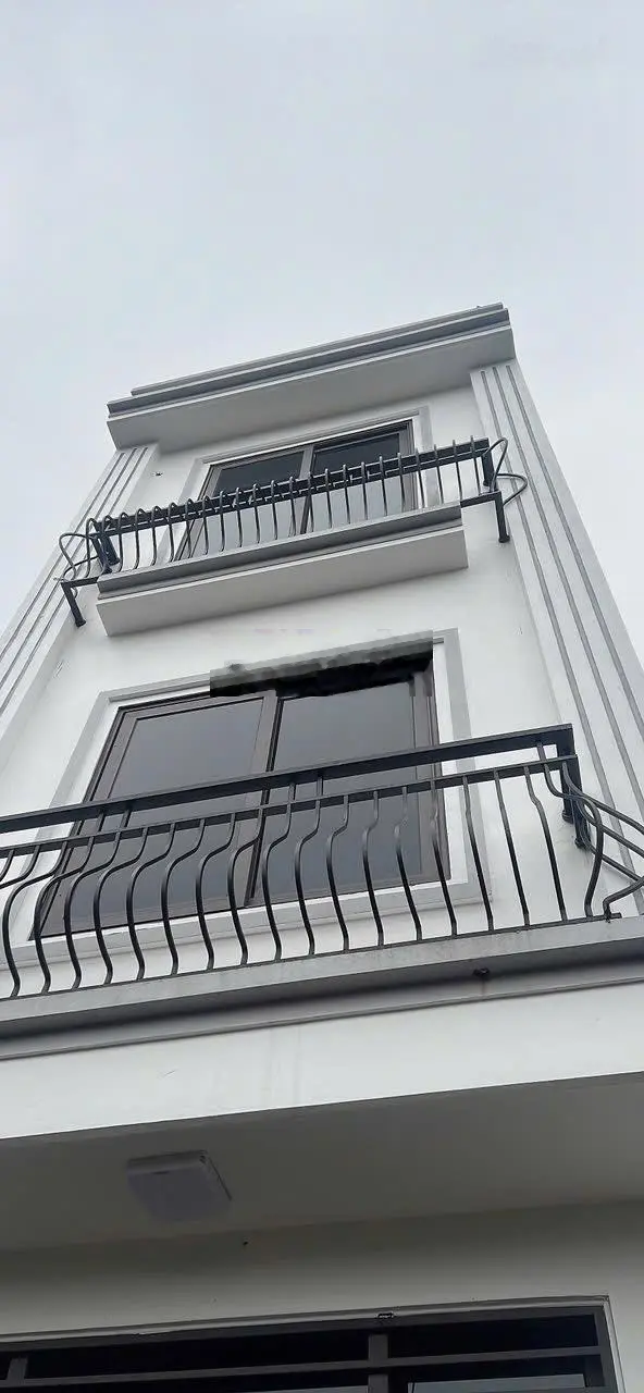 Siêu phẩm - nhà đẹp 3 tầng, đường thông ô tô 7 chỗ đỗ cửa, gần hồ, kcn bắc thăng long.