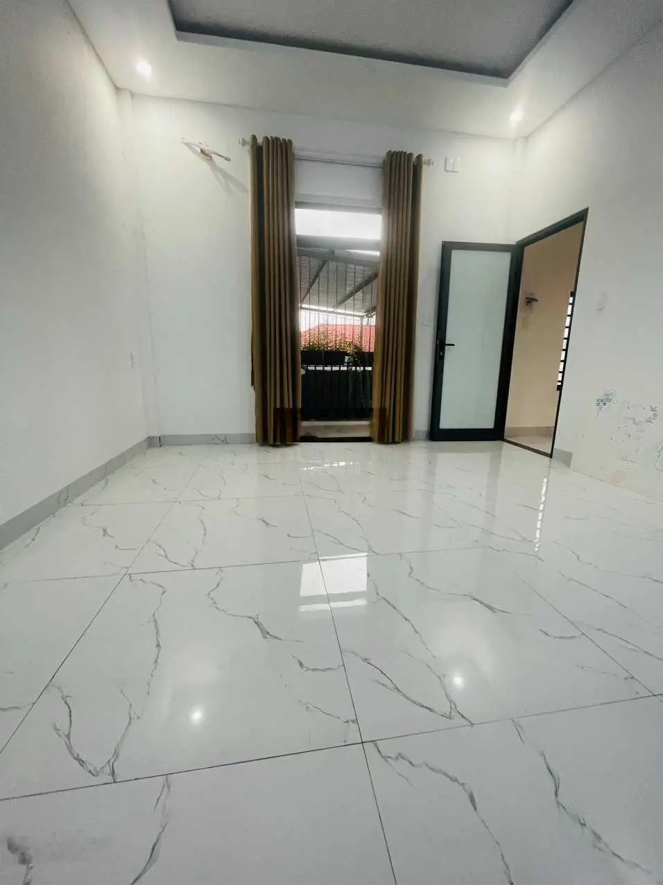 Chính chủ cần bán nhà 3 mê 3 tầng và 1 nhà cấp 4, diện tích siêu rộng 131m2 Tô Hiệu