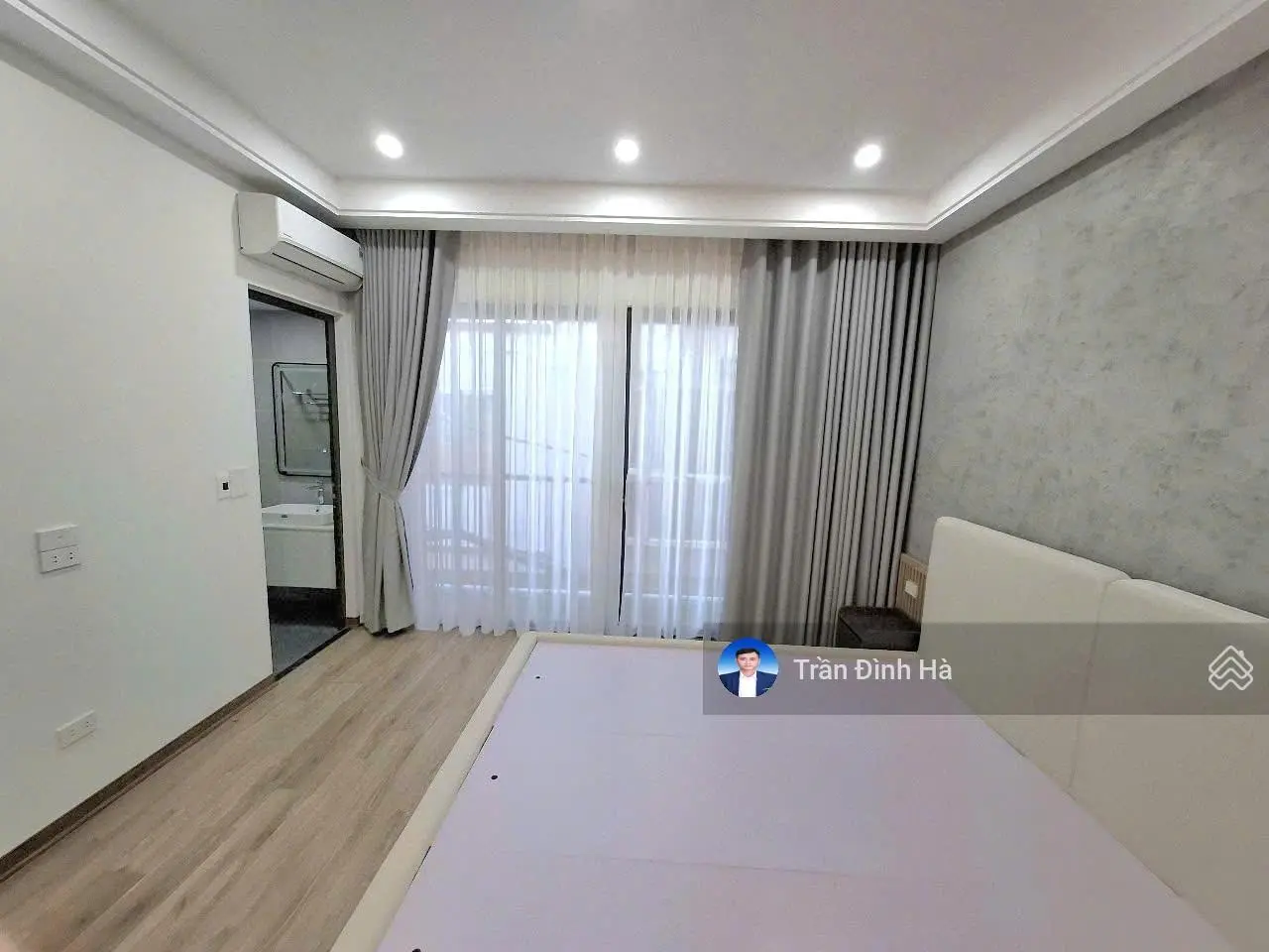 Nhà 6T thang máy Phố Trạm 40m2, lô góc, ô tô cách 20m, 10 tỷ Long Biên