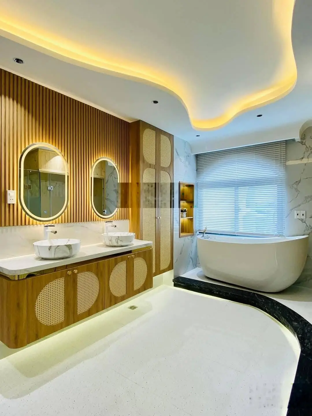 Bán nhà ở đường Sư Vạn Hạnh, phường 10, quận 10. Giá 2tỷ950 triệu diện tích 64m2 sổ hồng
