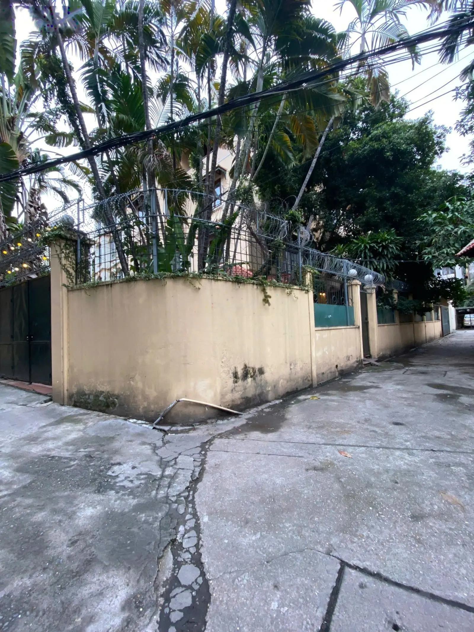 Chính chủ bán gấp biệt thự sân vườn, bể bơi - lô góc ô tô tránh Tô Ngọc Vân 198m2, giá chỉ 64,8 tỷ