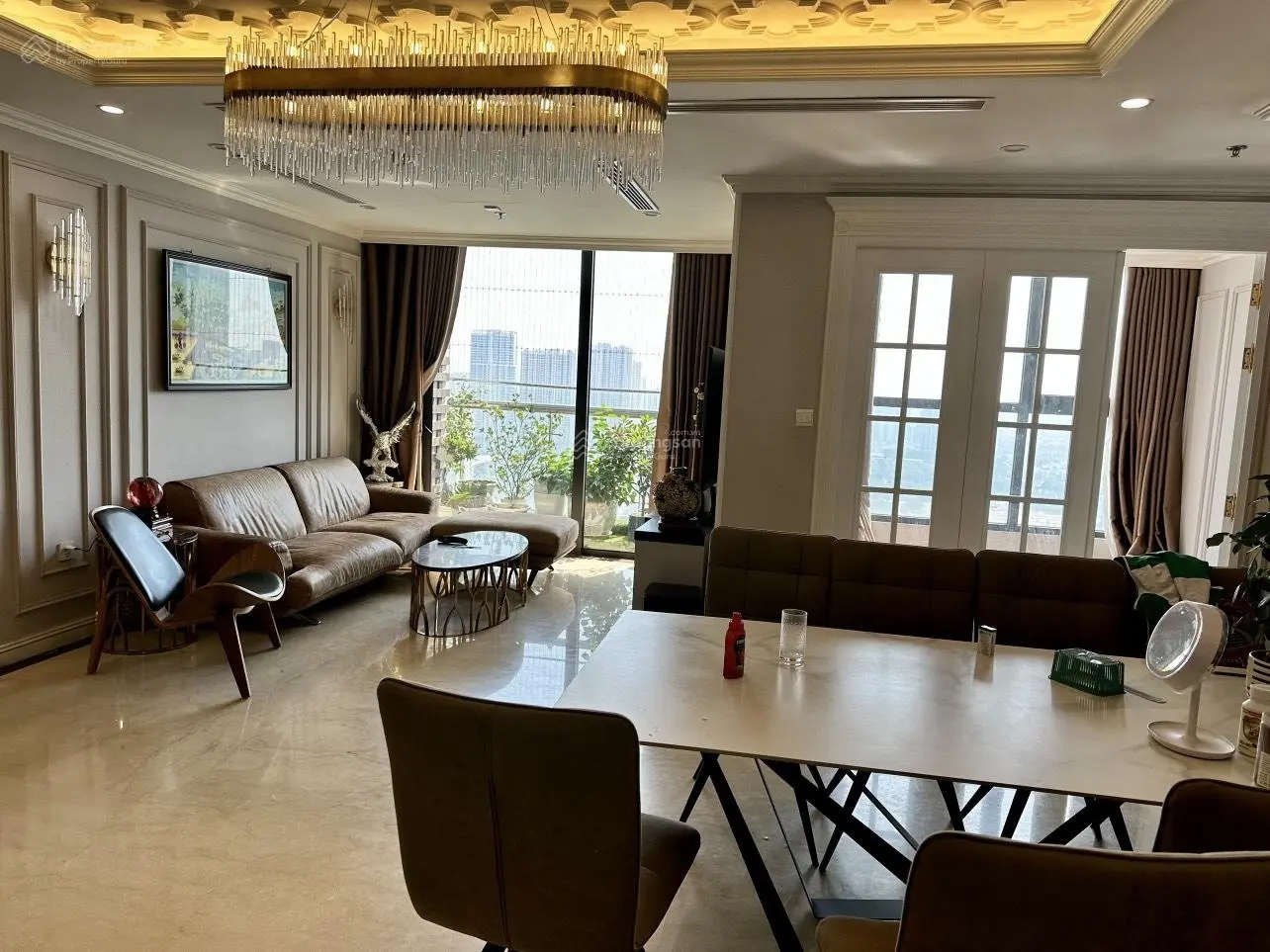 Cần bán căn 144m2 4PN4VS cửa Tây Bắc ban công Đông Nam trần cao 3,6m tòa P1 giá 11 tỷ full đồ đẹp