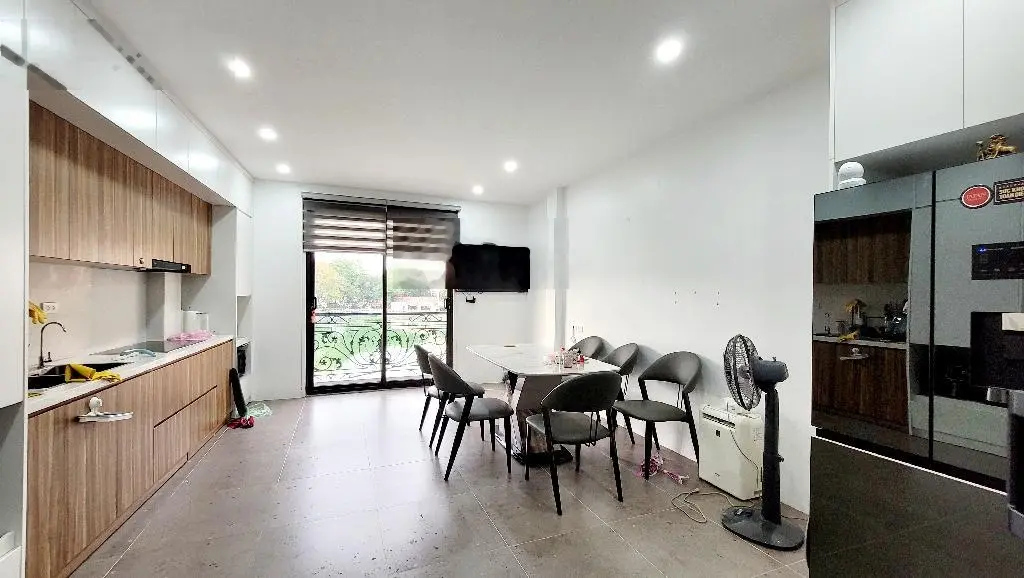 Bán nhà dân xây Ngọc Lâm, Long Biên - view hồ tuyệt đẹp, đường ô tô tránh - DT 35 m2 - giá 12,5 tỷ