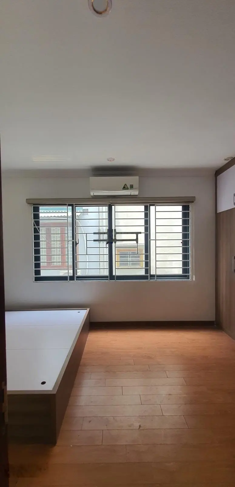 Bán nhà Bồ Đề, LB, 5 tầng 35m2 lô góc ô tô đỗ cửa, 30m ra mặt phố Hồng Tiến, nhỉnh 6 tỷ