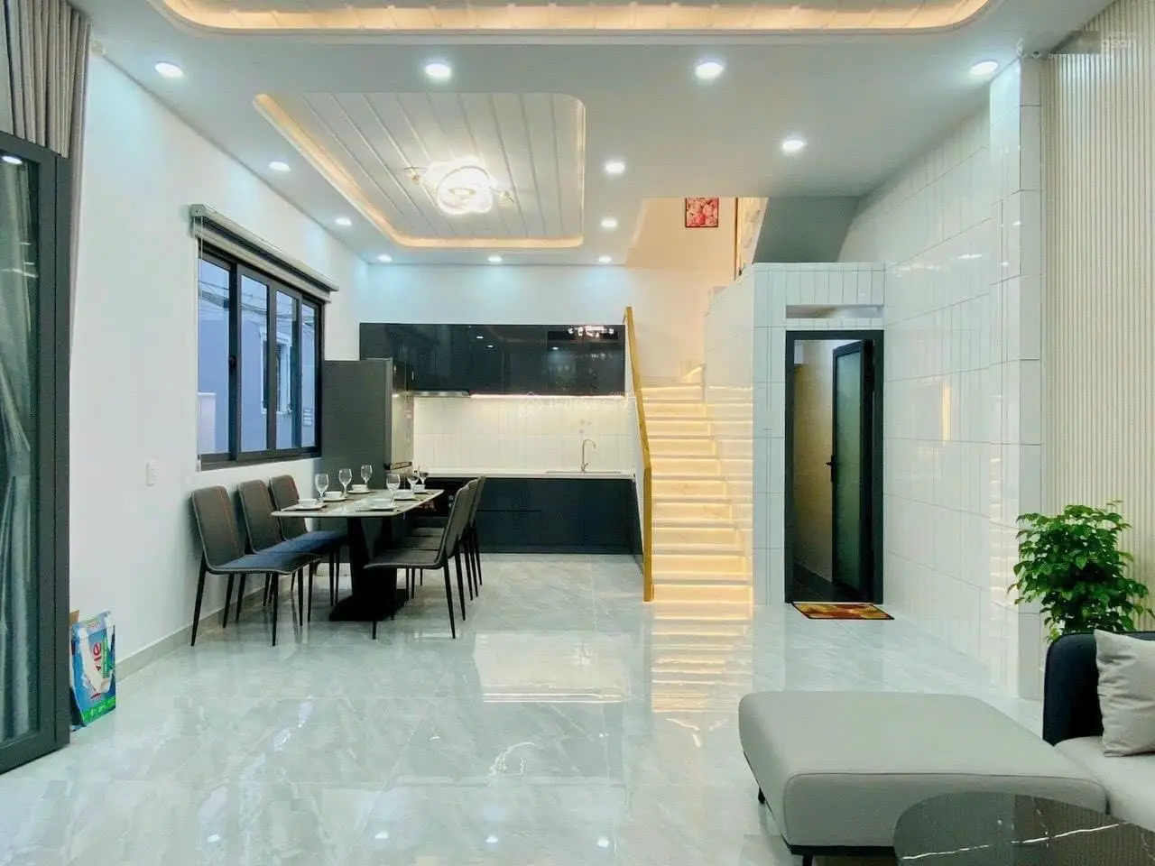 Chủ nhà sang Mỹ định cư cần bán gấp nhà đường Tôn Đản, Quận 4. Giá 2,95Tỷ/ 5,1x12m - 1 trệt 3 lầu.