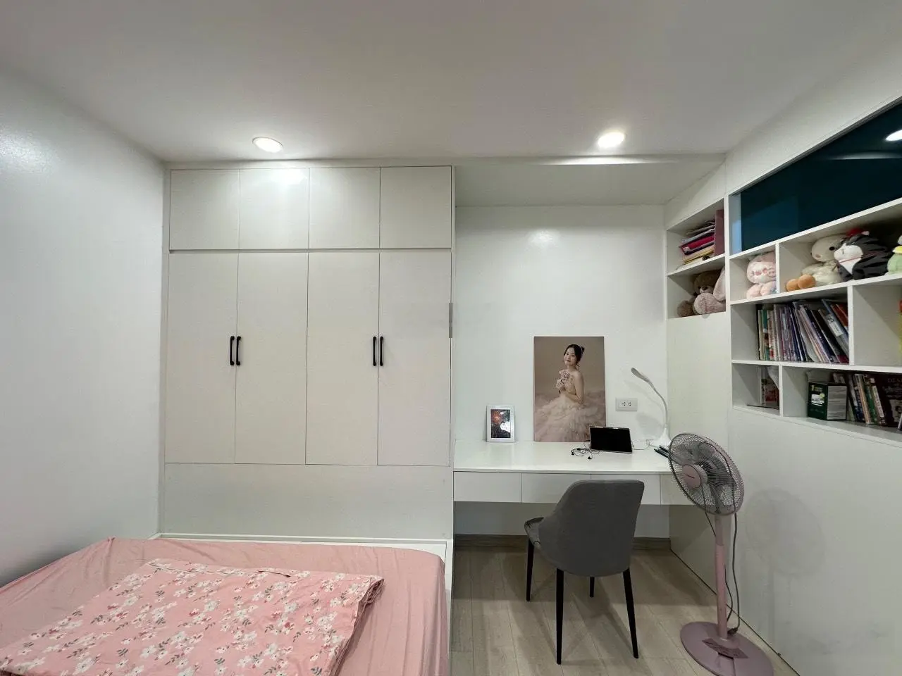 Tôi cần bán gấp căn 3 ngủ 91m2 The Garden Hills, Giá 5,2 tỷ, sẵn sổ full nội thất. LH 0989 526 ***