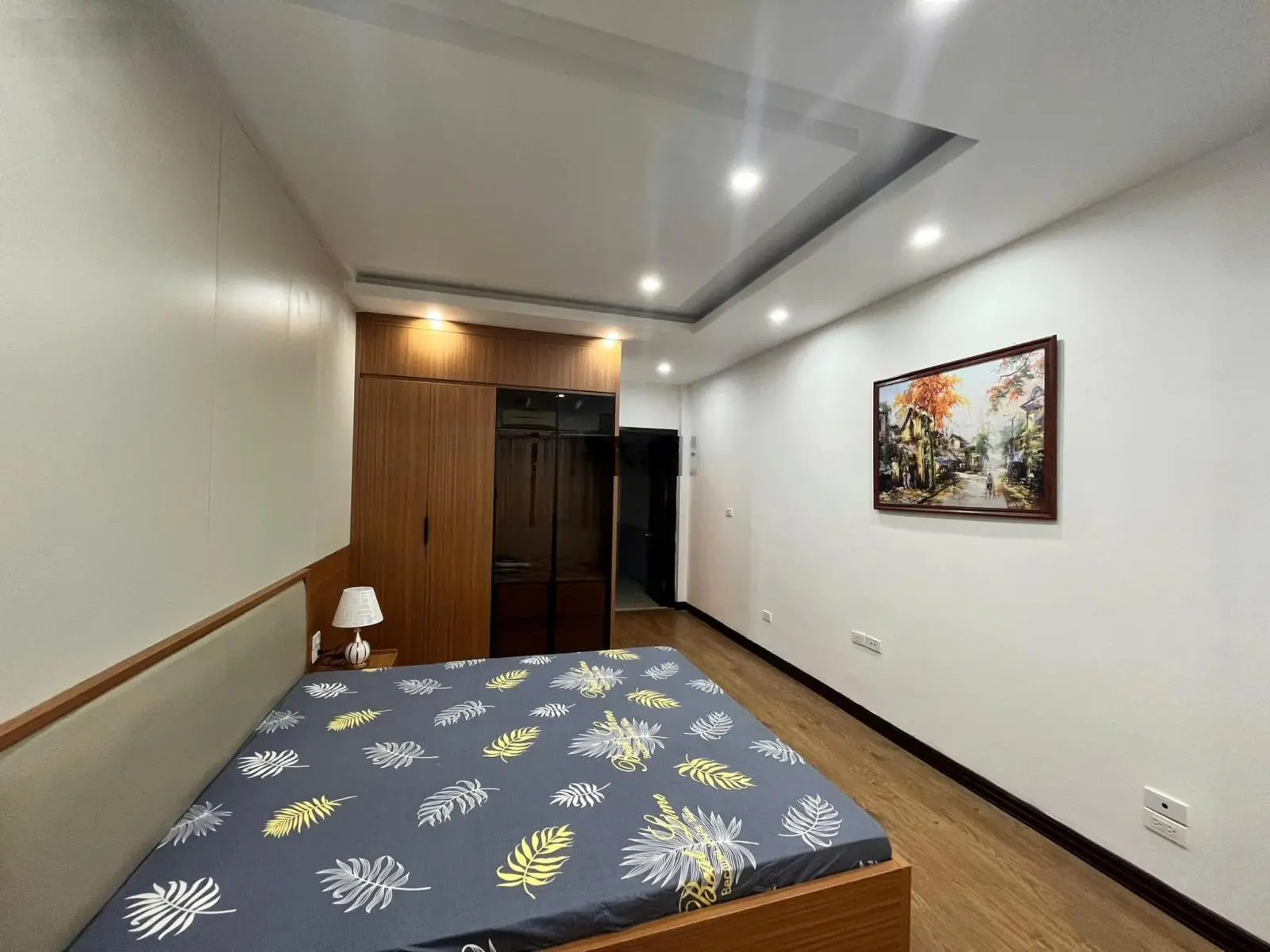 Bán nhà mới 35m2 4 tầng trước nhà taxi lùi Lạc Long Quân giá 8.15 tỷ LH: 0966 341 ***